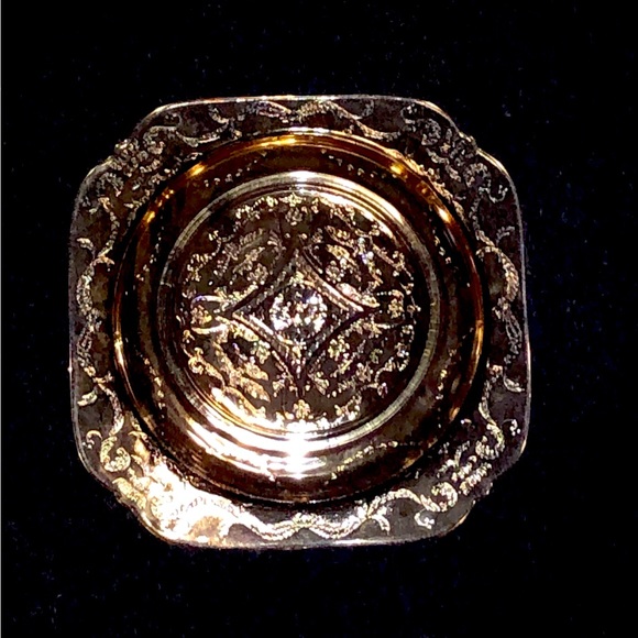 Vintage set of four pink depression plates - Picture 3 of 3